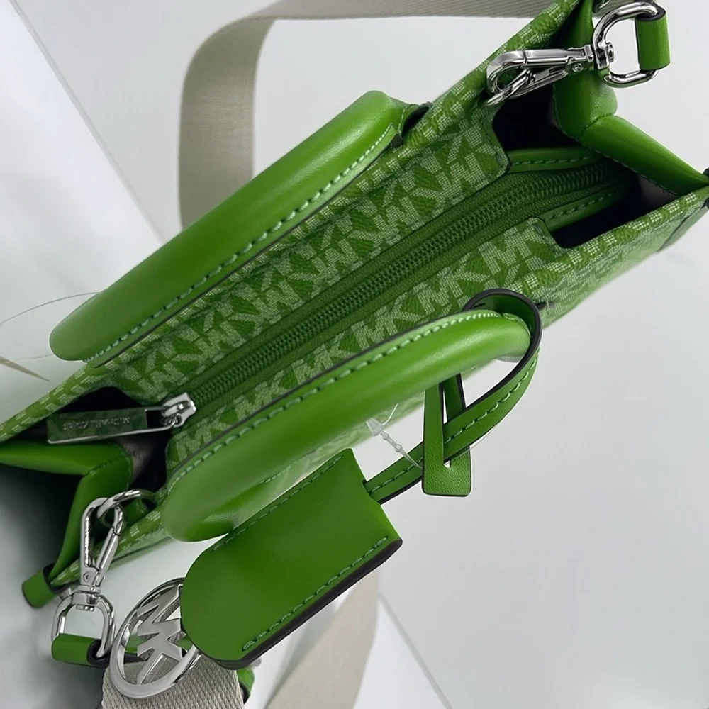 Michael Kors Mirella Small Ombré Signature Logo Crossbody Bag
COLOR JUNGLE
NWT - Picture 10 of 16